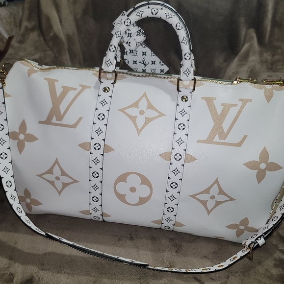 Louis Vuitton GIANT MONOGRAM Keepall 50 Bandouliere Khaki Green/Beige/White Bag - Picture 11 of 16